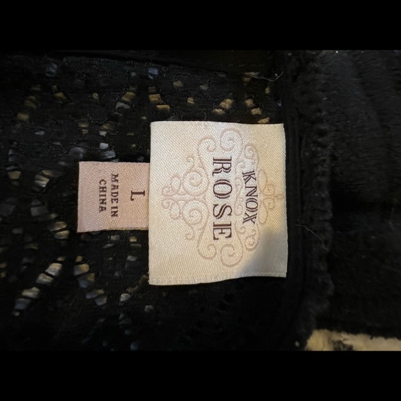 Knox Rose Lace Peplum Top - Picture 8 of 9